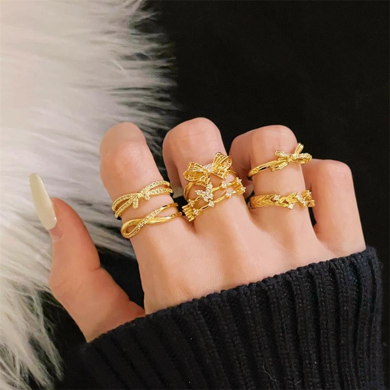 Mittelalterlicher Stil Gold Retro Schleife Hohlöffnung Ring Licht Luxus High Sense Nische Design Zeigefingerring