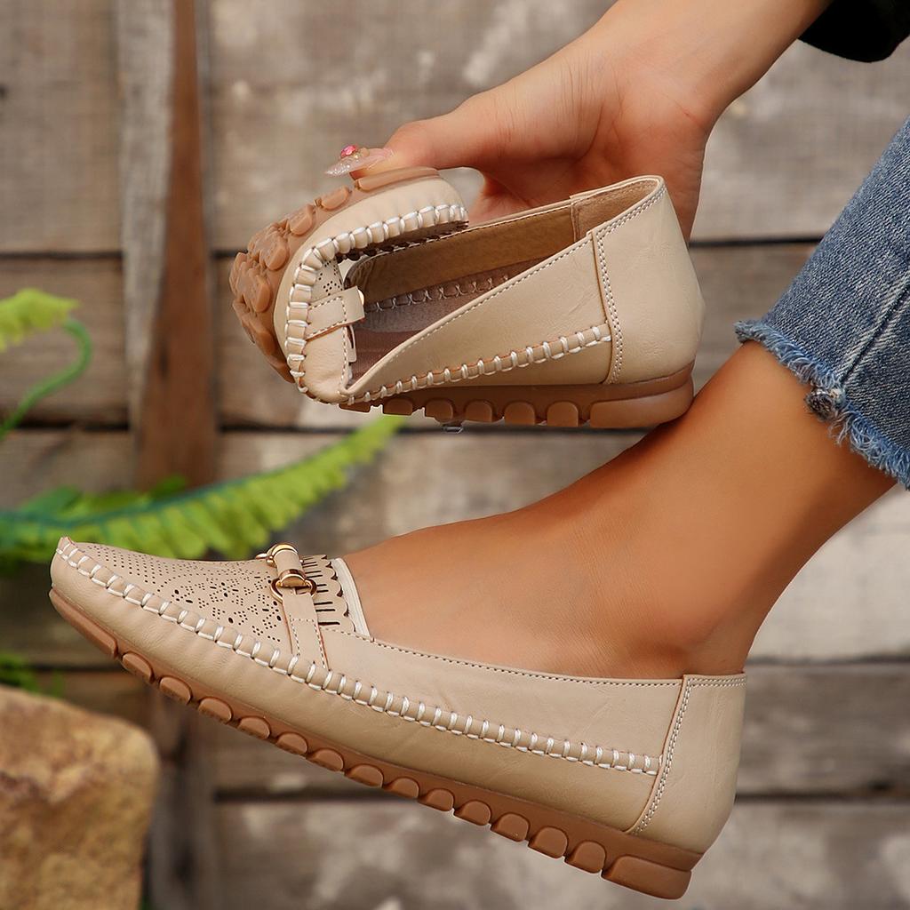 Dames beige flats med ankelkjedelignende dekorasjon - Slip-on sko med lukket tå, overdel i PU ekte skinn og polstret innersåle - Hverdagssko for alle årstider