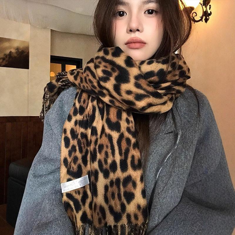 Autumn Winter Thickened Women's Scarf Leopard Print Tassel College Style Versatile Warmth Neck Warmer Shawl Fashion Accessory