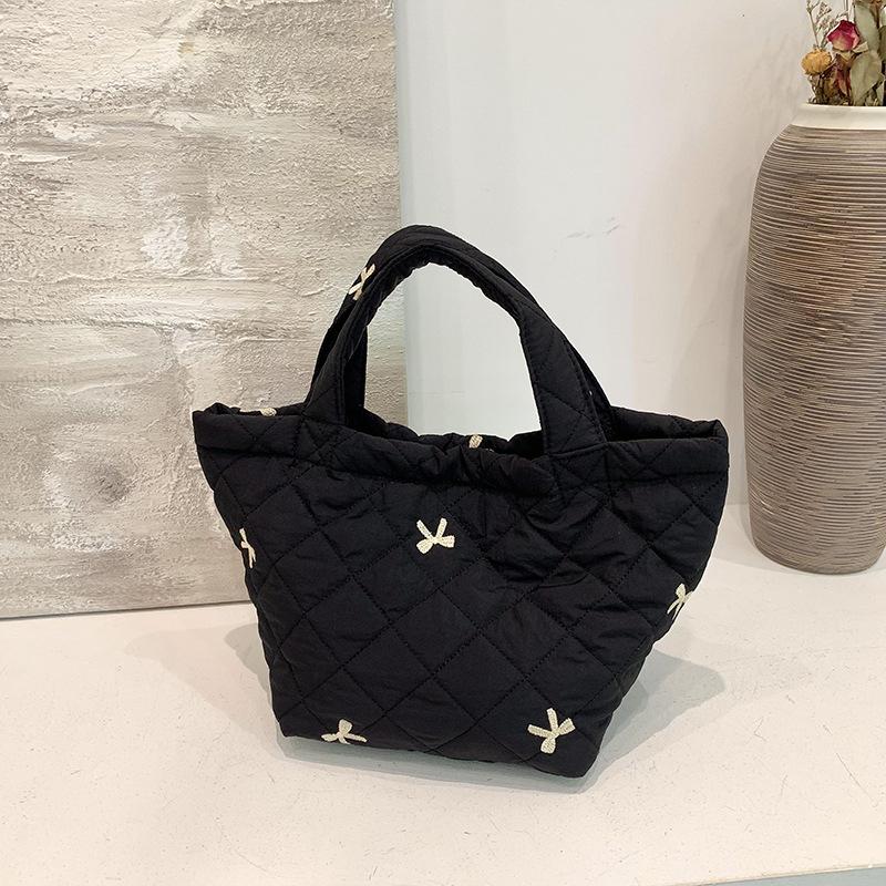 

Large-capacity bag women s 2024 new Korean version of fashion shoulder messenger bag class commuter dumpling bag tote bag