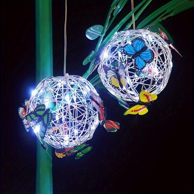 Flatternde Schmetterlings-Solarkugeln – Bezaubernde Gartendekorationen, künstlerische Solarleuchten für den Außenbereich, hängende Metallkugeln mit lebendigen Schmetterlingsmotiven