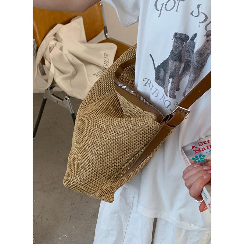 

Летняя сумка через плечо большой вместимости женская 2025 новая соломенная сумка большой вместимости простая сумка-тоут на плечо коричневый