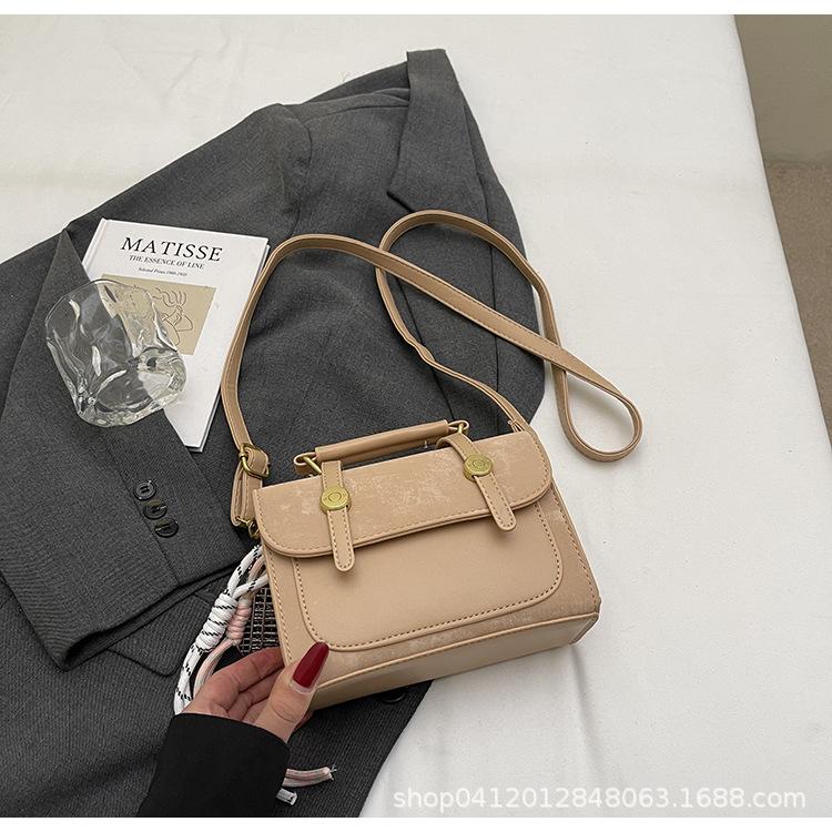 

Модная популярная сумка с высоким чувством стиля женская 2025 новая простая универсальная портативная маленькая квадратная сумка через плечо, сумка-мессенджер