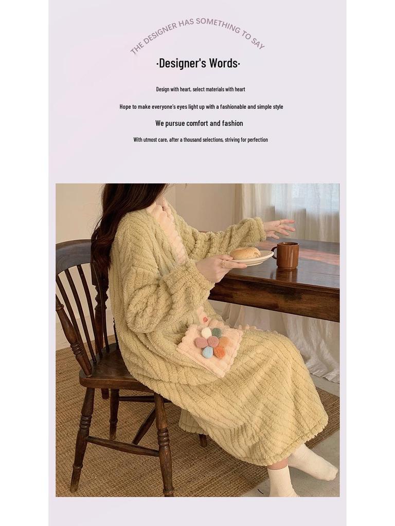 Damen Winter 2024 Erdbeer Korallenfleece Pyjama und Nachthemd