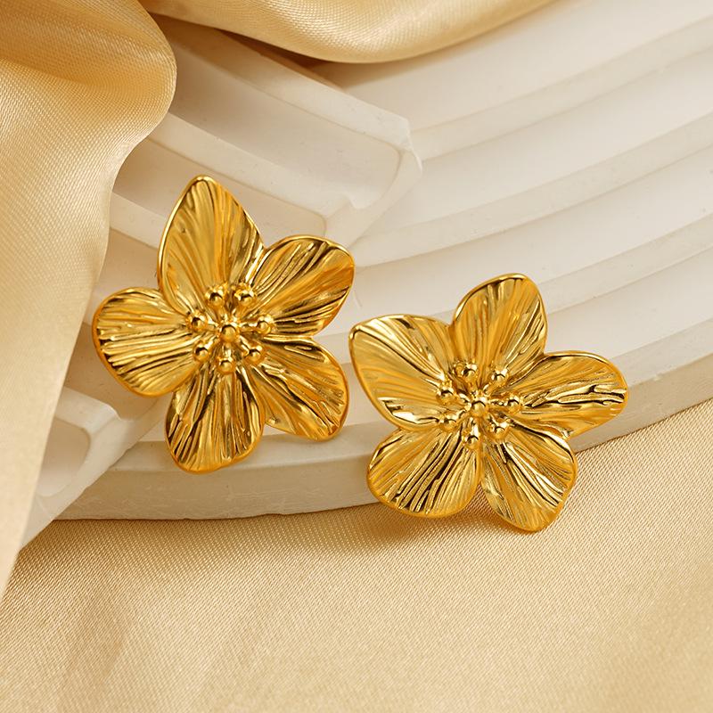 2024 New European & American Fashion 18K Gold Flower Stud Earrings for Women - Geometric Stainless Steel Design