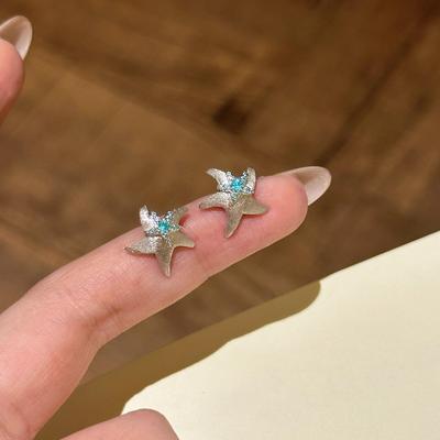 Franse Lichte Luxe Retro Blauwe Diamant Geborstelde Kleine Zeester Oorbellen Ingelegd Met Zirkonia Niche High-End Gepersonaliseerde Oorbellen
