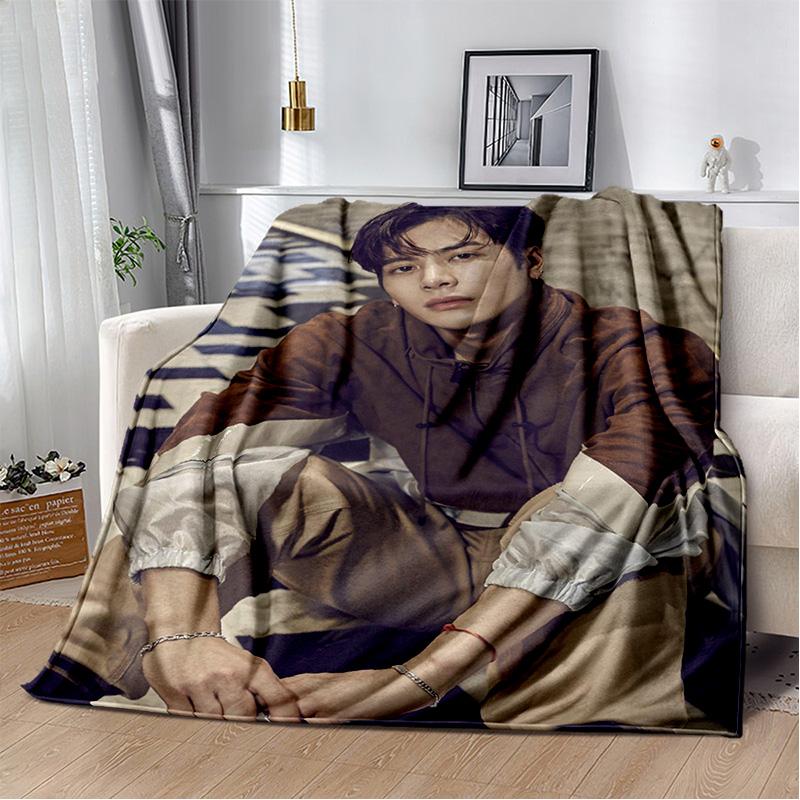 3D Jackson Wang Sångare Stjärna Mjuk Plyschfilt, Flanellfilt Kastafilt för Vardagsrum Sovrum Säng Soffa Picknick Barnpresent