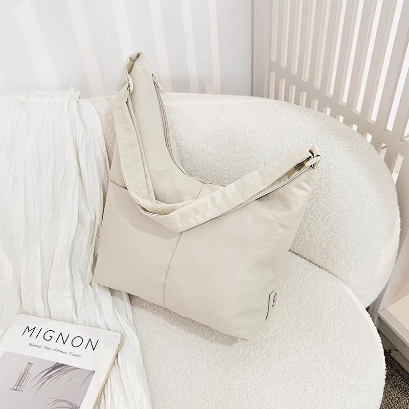 New 2025 spring niche design large capacity shoulder bag fashion messenger bag commuter large capacity tote bag