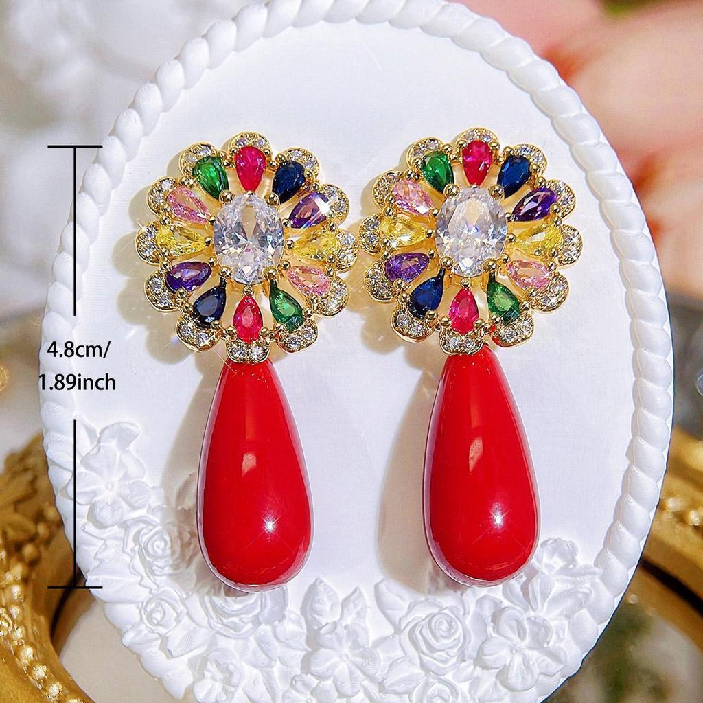 Boucles d'oreilles florales CMM vibrantes multicolores en zircone cubique dorées ornées de superbes gouttes vertes en forme de larme Une déclaration de mode pour chaque occasion