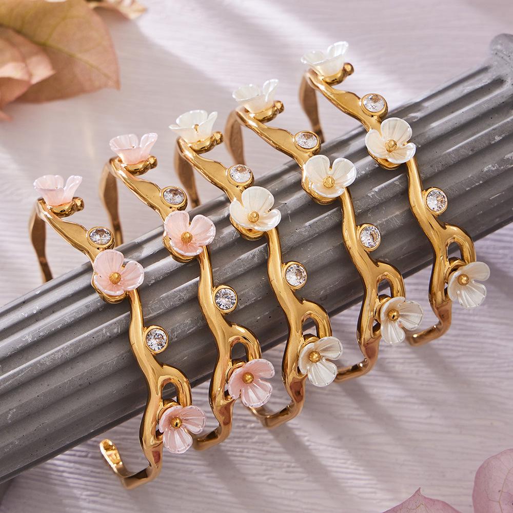 18K Gold-Plated Stainless Steel Zirconia Flower C-Shaped Open Bangle