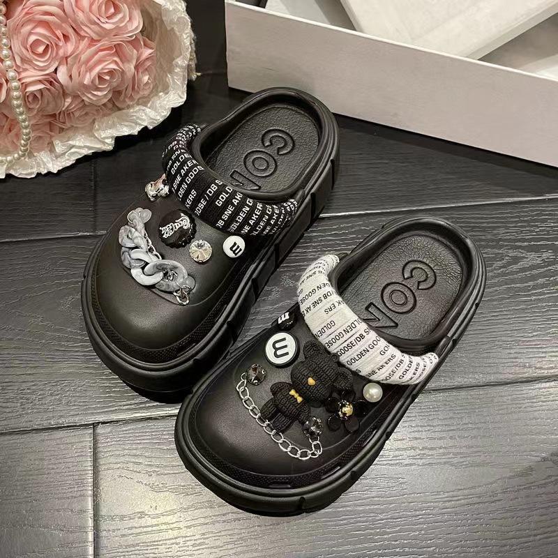 Fashion Charms Sandals 2025 New Clog Shoes Outdoor Women Slippers Thick Sole High Quality Summer Sandals For Girls