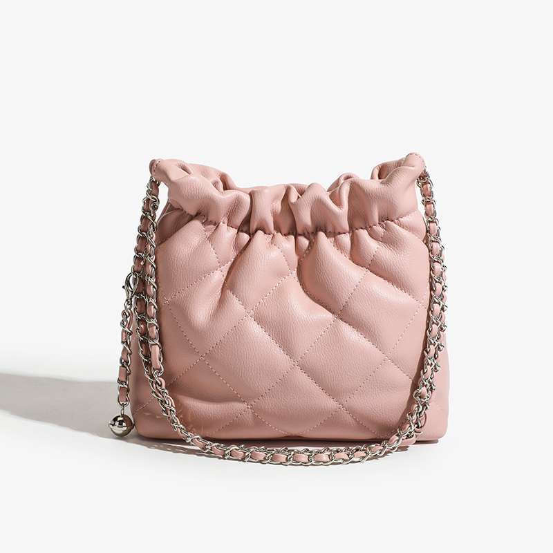 

Нишевый высококачественный мешок для мусора с бриллиантами, маленькая ароматная сумка-цепочка, сумка-ведро, маленькая мятая сумка для подмышек, сумка-мессенджер с цепочкой. розовый