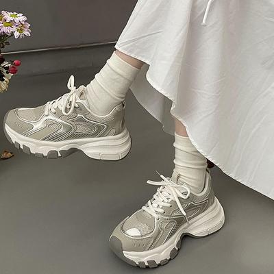 Scarpe da ginnastica platform traspiranti in rete argentata versatile alla moda da donna 2025 nuova estate scarpe da papà alte