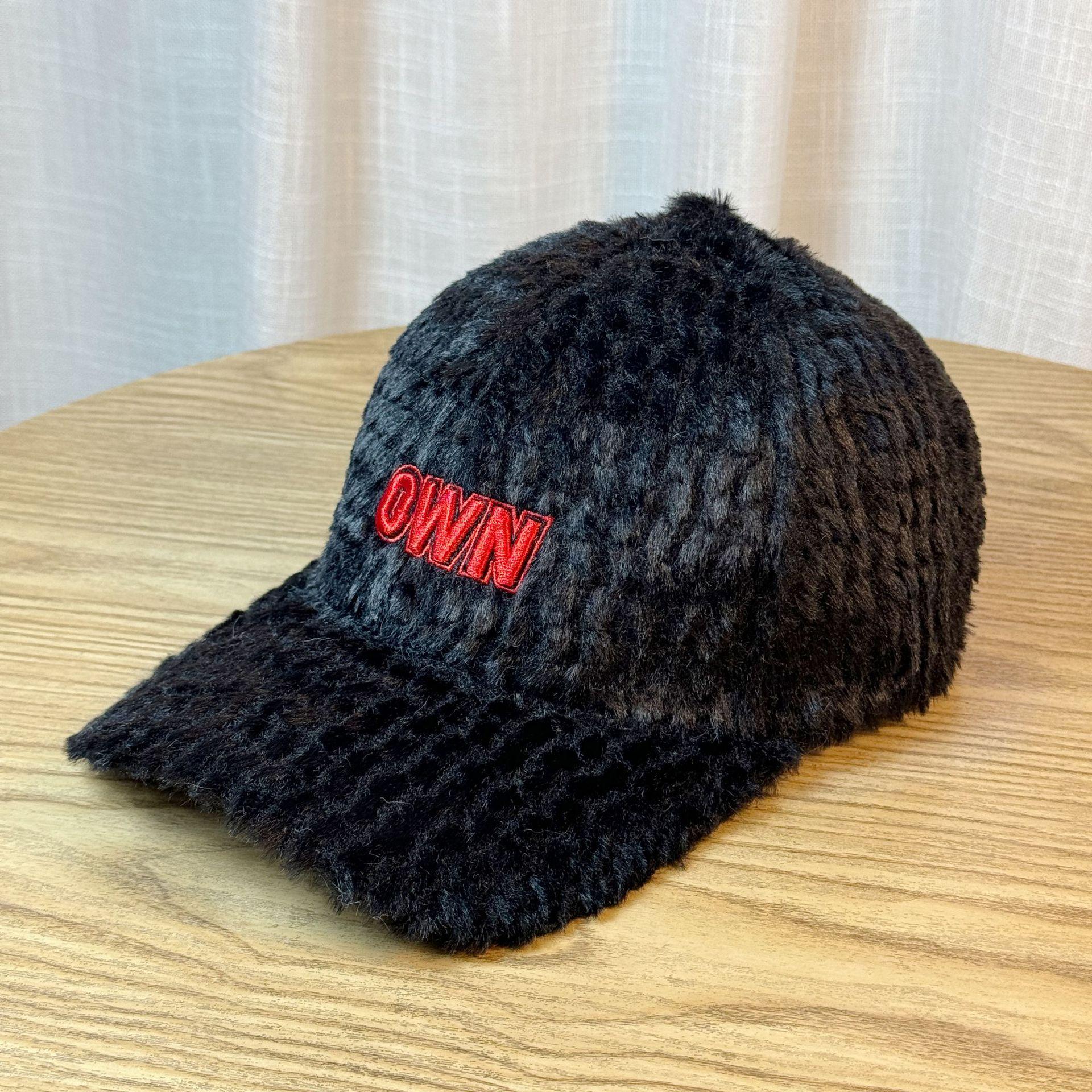 

WN Korean autumn and winter warm plush baseball cap for women, popular online, makes the face look smaller, with embroidered letters, trendy Adult55-60Adjustable чёрный