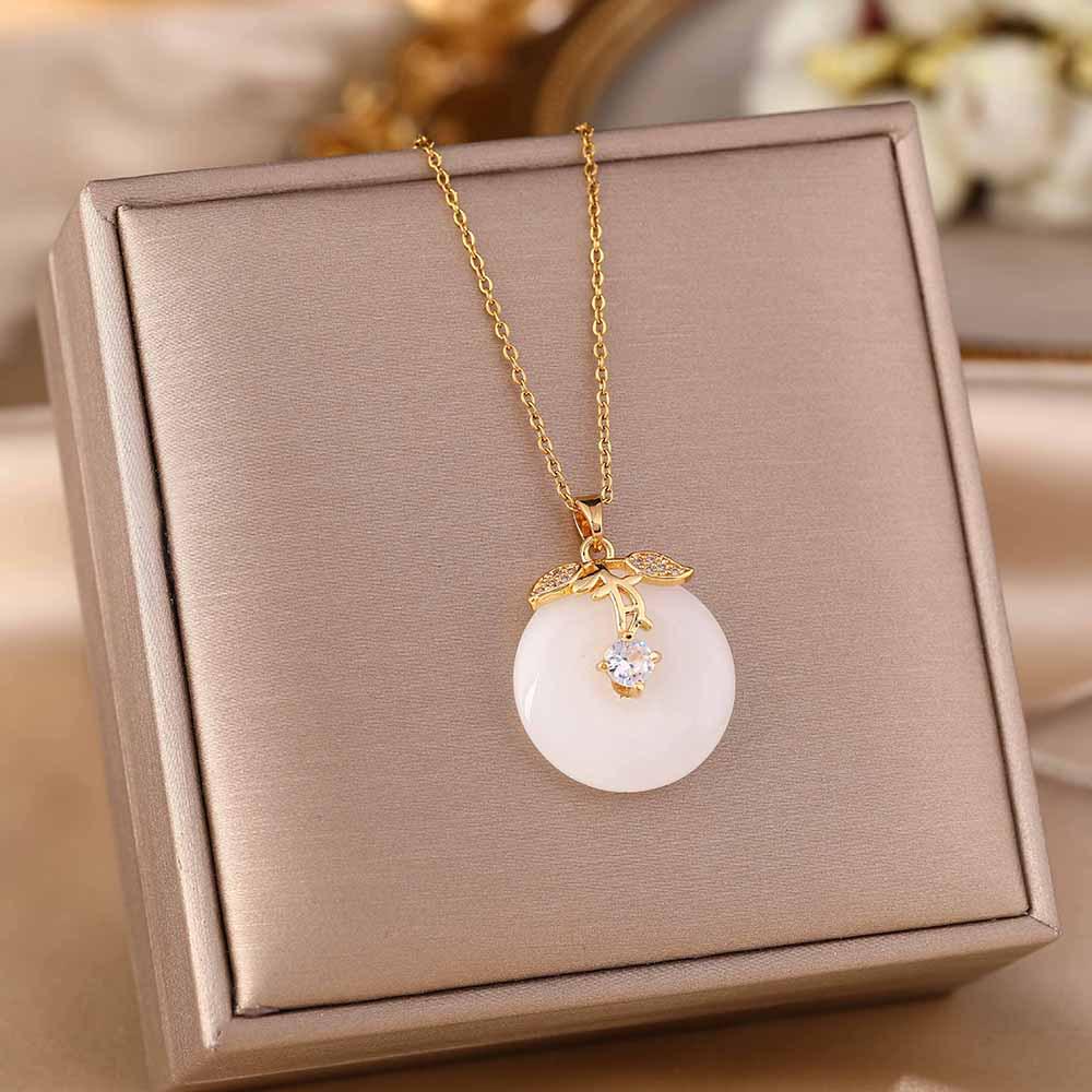 Elegante Pingente de Cabacinha com Fecho de Paz de Jade - Corrente para Clavícula em Aço Titânio no Estilo Chinês Retro