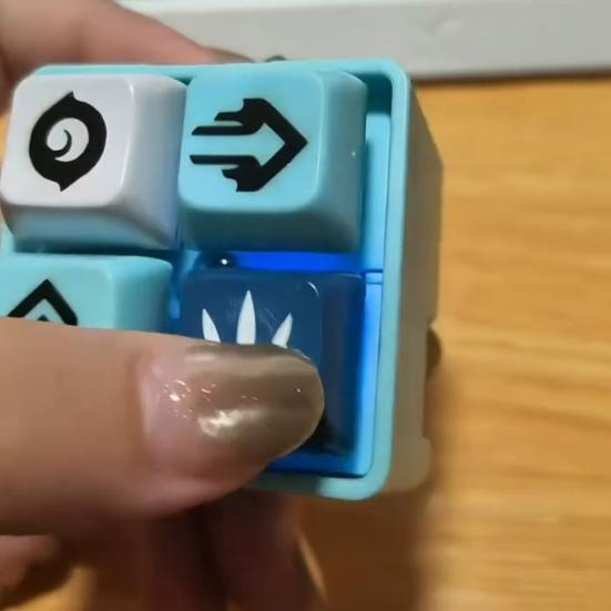 Yousheng 1/2Pcs 4-Keys Fidget Keyboard Toy Stress Anxiety Relief Keyboard Finger Clicker Keychain with Sound LED Light Portable Decompression Button