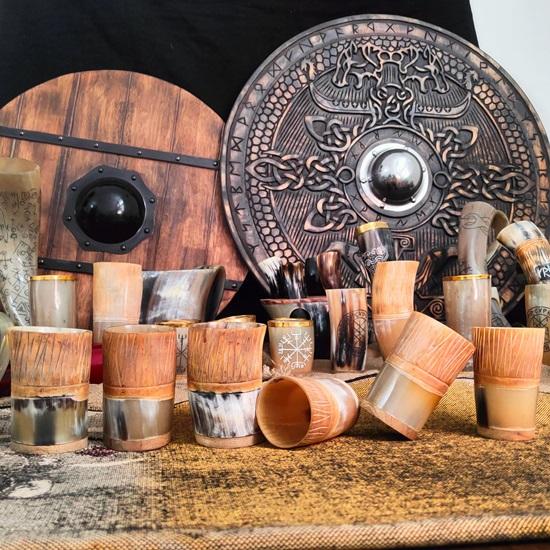 

Набор из 12 аутентичных мини-кружек из стекла в виде рога викингов, посуда для медовухи, виски, домашний декор, средневековые кубки ручной работы