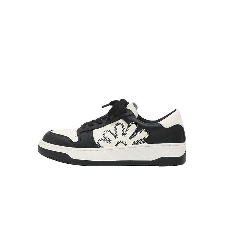 Cowhide round head lace-up platform white shoes women's new leisure sports small flower daisy black and white panda board shoes