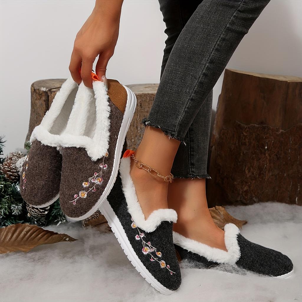 Winter Cute and Fashionable New Women'S Velvet Women Shoes Comfortable, Soft, Warm, and Fashionable Women Single Shoes