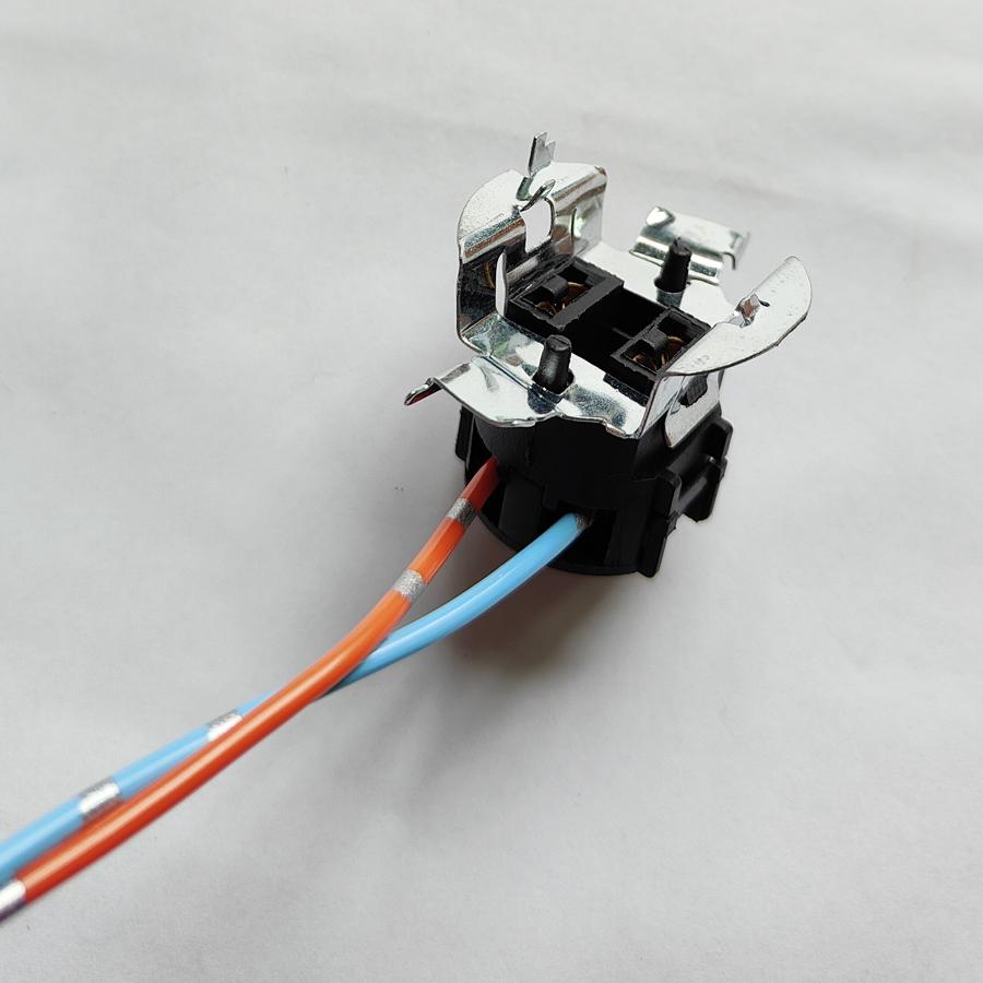 NHAUTP 2pcs H7 Halogen Lamp Socket Holder For Volkswagen Sagitar Car Light Bulb Base Connector Wiring Harness Adapter