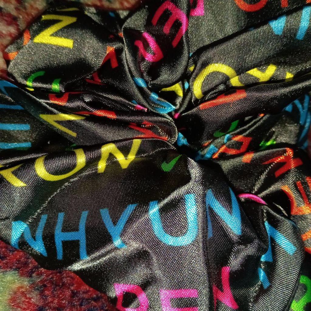 [USED] NU'EST Name Logo Scrunchie