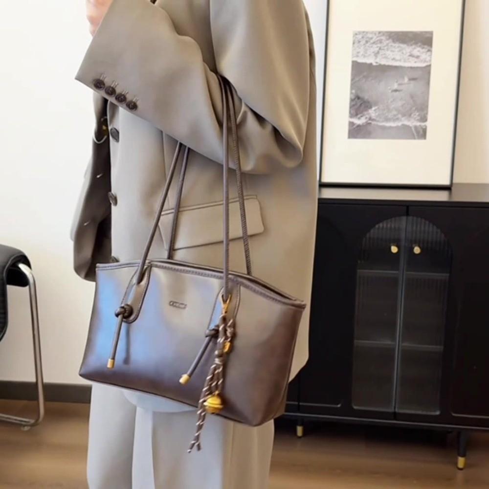 Large Capacity Retro PU Underarm Bag with Pendants Tote Bag Trendy Armpit Bag Shopping