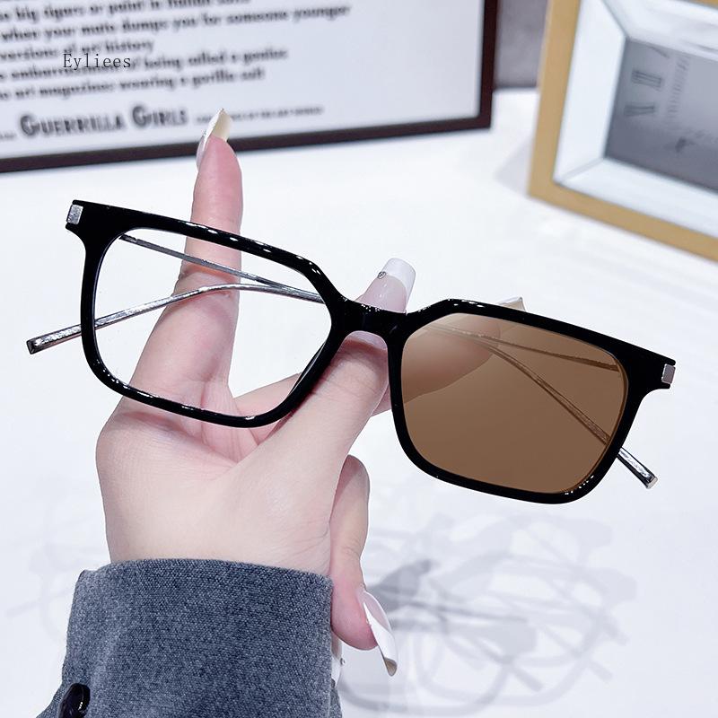 Fashion Cat Eye Glasses Ultra-light Glasses Frame Retro Photochromic Eyeglasses Anti-blue Light Eyewear Metal Color-changing