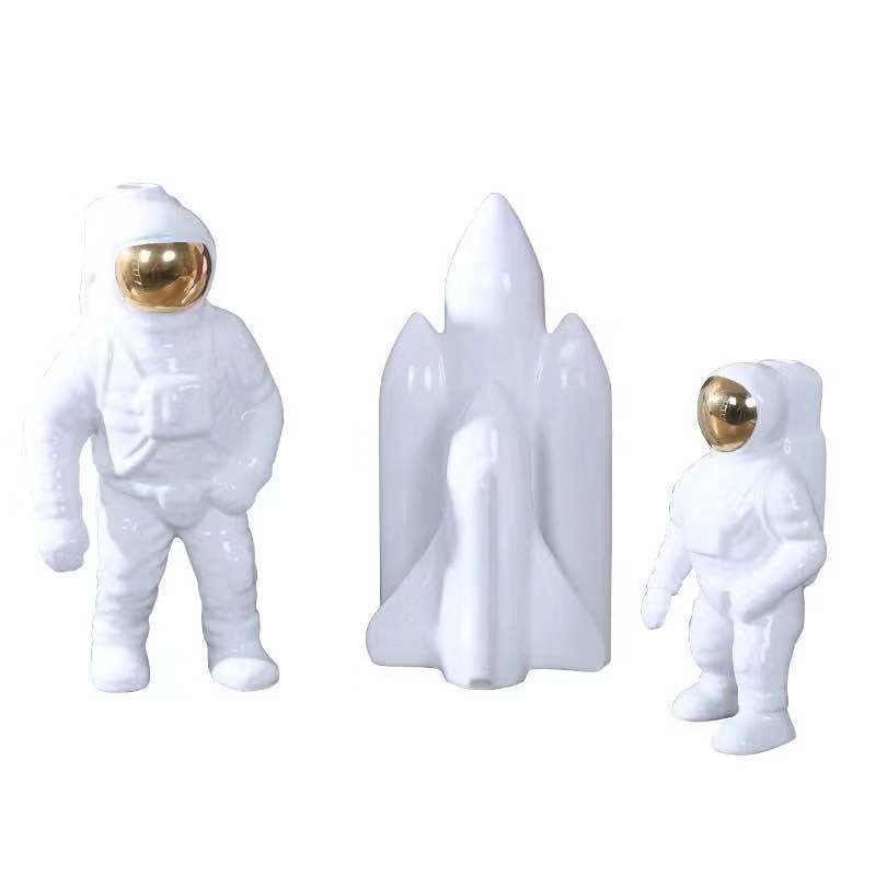 Gold Space Man Sculpture Astronaut Ceramic Vase Creative Modern Cosmonaut Model Ornament Statue Garden Tabletop Home Decoration