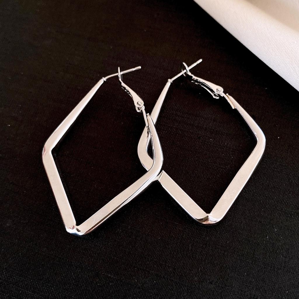 European and American simple rhombus hollow earrings light luxury earrings personalized earrings