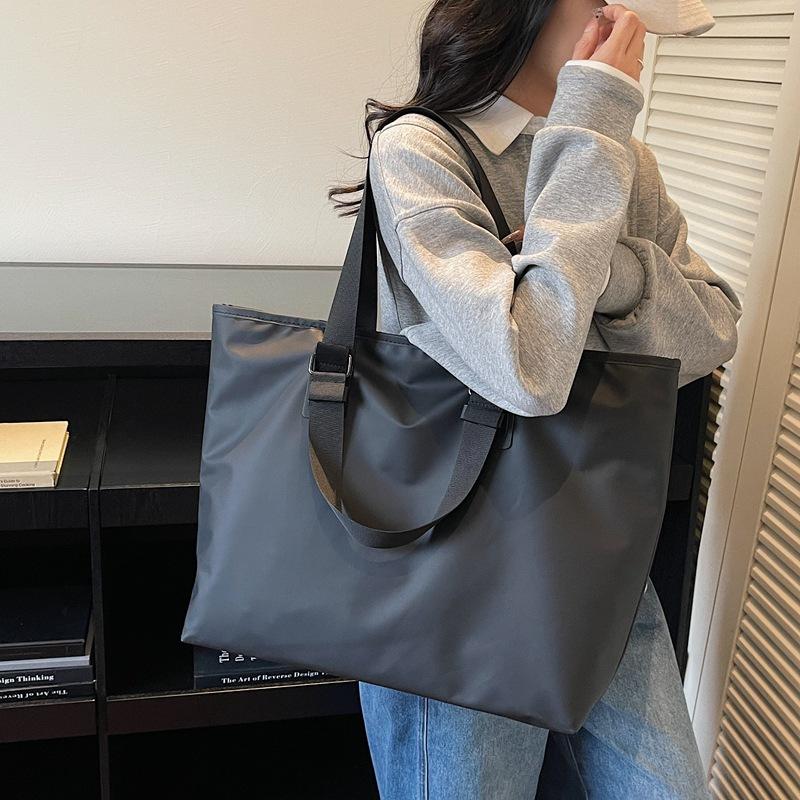 Minimalist Nylon Tote Bag for Women – Large Capacity Shoulder Bag with Adjustable Strap, Perfect for Work & Everyday Use