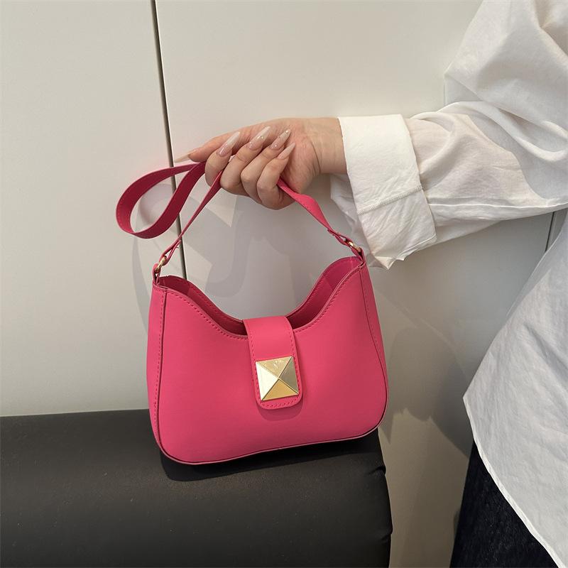 Simple new Korean version ins shoulder bag women's commuting foreign style fashion temperament exquisite solid color oily leather messenger bag