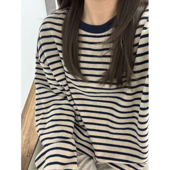 Korean Oversized Striped Crewneck Sweatshirt for Women - Casual Long-Sleeve T-shirt for Spring/Autumn.