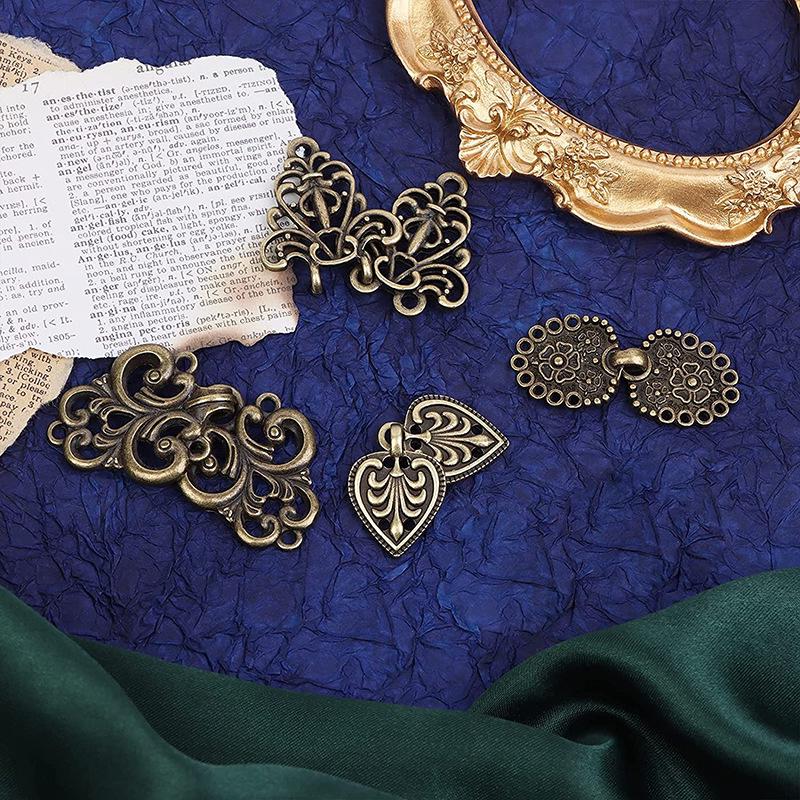 Hanfu Style Fur-Trimmed Coat with Frog Closure and Scarf Clip Brooch