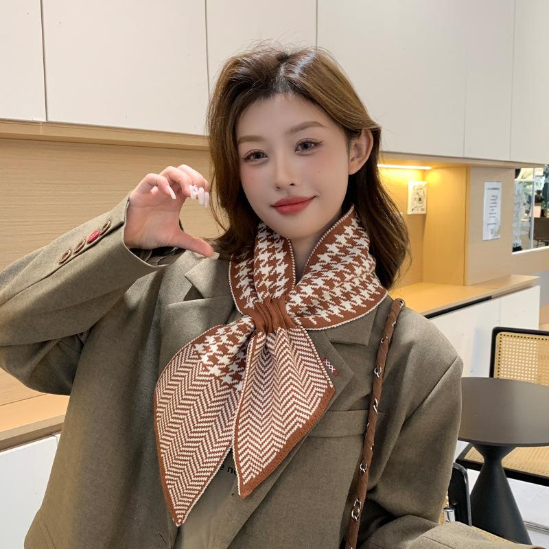 Autumn and Winter Scarf Women's New Perforated Neck Gaiter Neck Scarf Thickened Warm Houndstooth Scarf Scarf