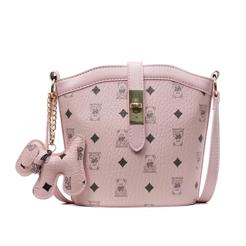 2025 new niche design fashionable temperament classic printed bucket bag commuter versatile women's casual messenger bag