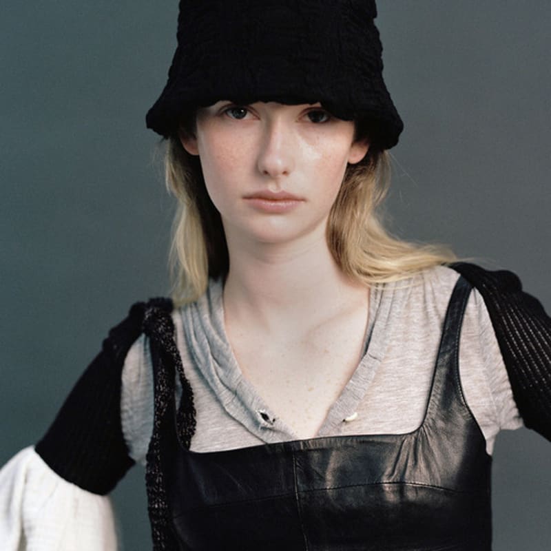 

ПОТРЯСАЮЩИЙ НУЖДАЕТСЯ ВОЛНИСТЫЙ АБАЖУР ШЛЯПА_ПУФ ЧЕРНЫЙ FREE