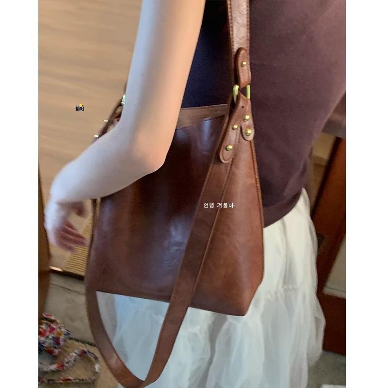 Retro Large-capacity Bag, Fashionable Commuting Bucket Bag, Versatile Crossbody Bag