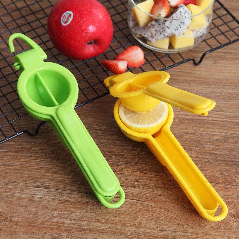 1Pc Plastic Lemon Clip Creative Household Kitchen Thickening Manual Fruit Juicer Mini Blender Children'S Auxiliary Food Tool