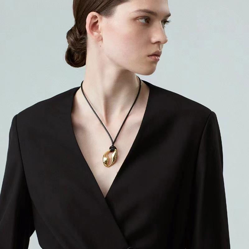 

Mei Mary Gold t-shaped braided sweater chain classy sense maillard accessories european and american waist chain metal