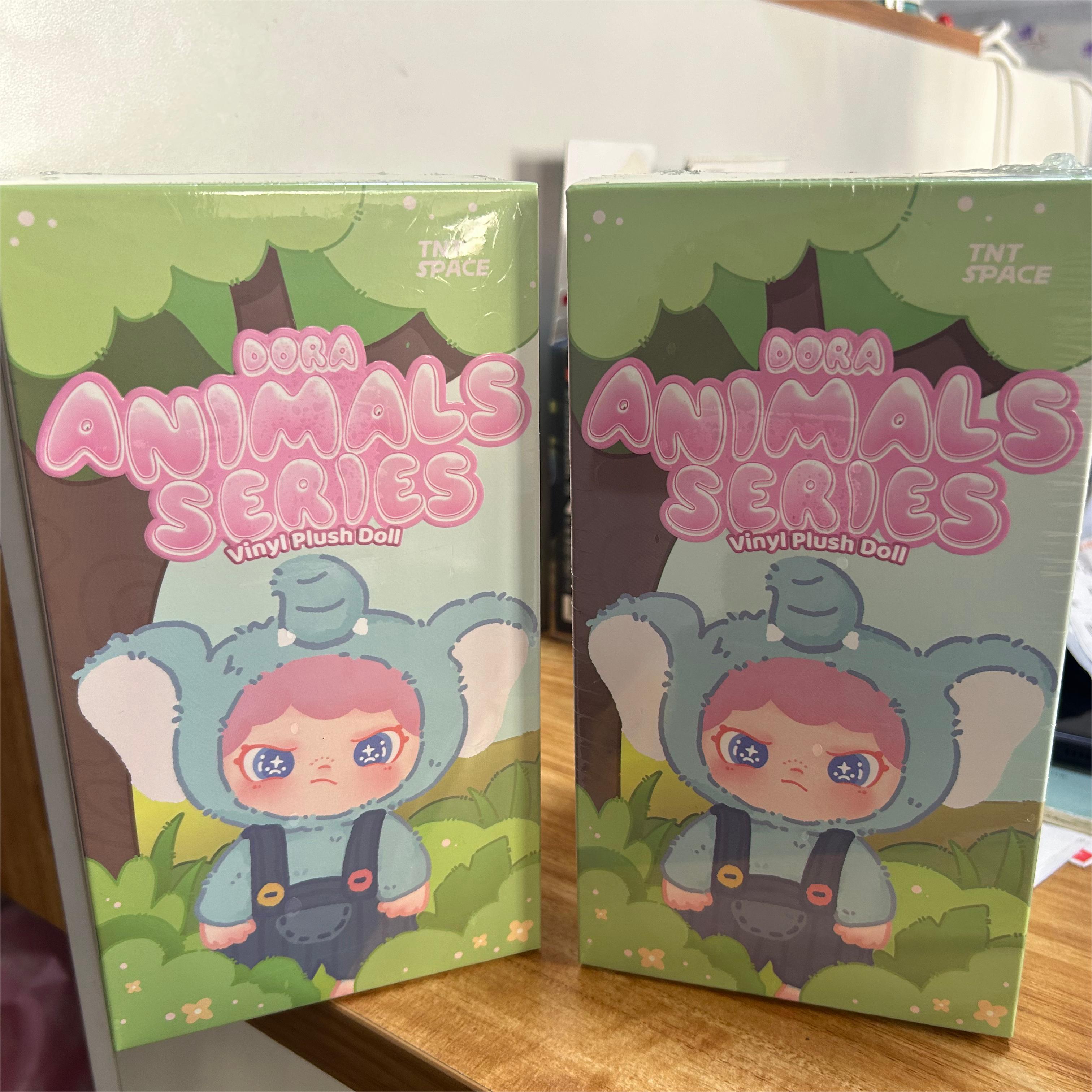

Dora Animals Blind Box Виниловая кукла Плюшевая бархатная фигурка ручной работы Пушистая плюшевая подвеска Куклы Милая художественная игрушка Модель Статуэтка Подарок Official Genuine