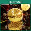 Replica van de Ballon d'Or-trofee van het WK voetbal 2022 in Qatar, een souvenir en aandenken.
