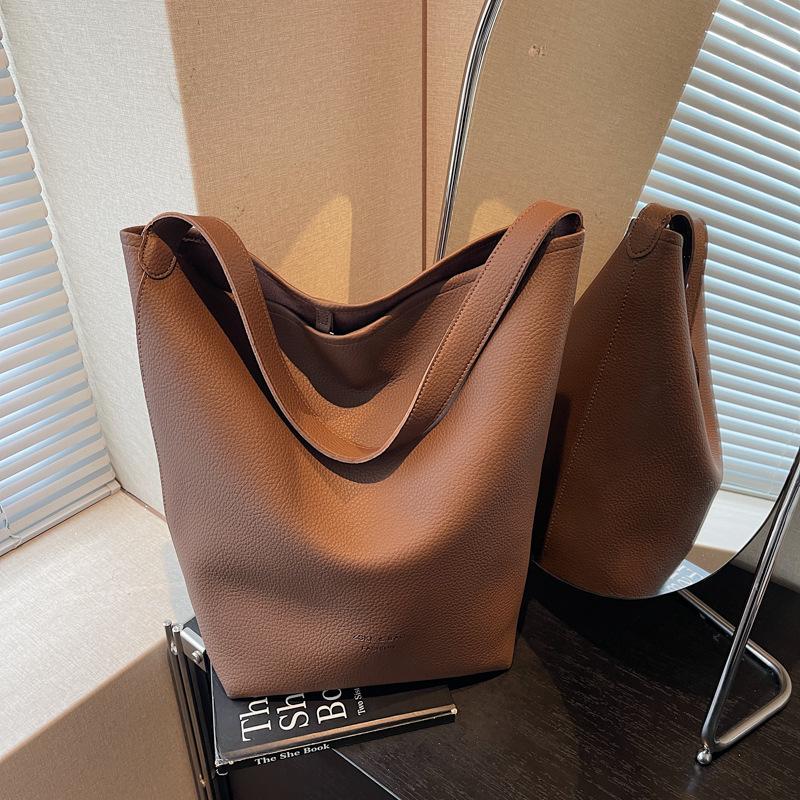 Bucket Bag Women's 2025 New Retro Large-capacity Simple Messenger Bag Popular Commuter Tote Bag Mother and Child Shoulder Bag