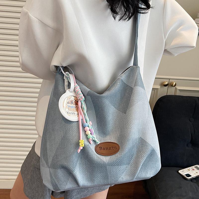 Large-capacity Messenger Tote Bag Fashionable Contrasting Color Bag Women's 2025 Summer New Simple and Fashionable Shoulder Commuter Bag