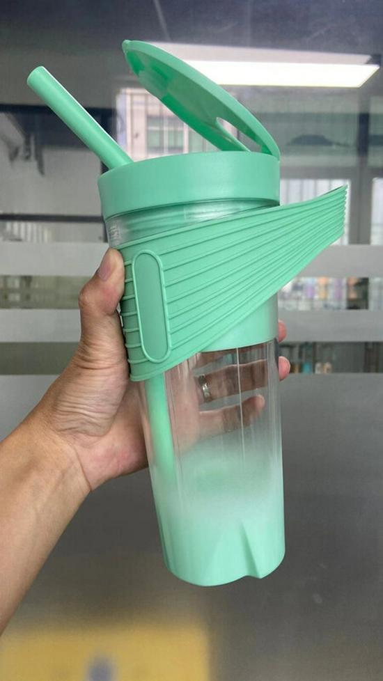 

Portable Electric Mini Blender CN plug (adapter included)