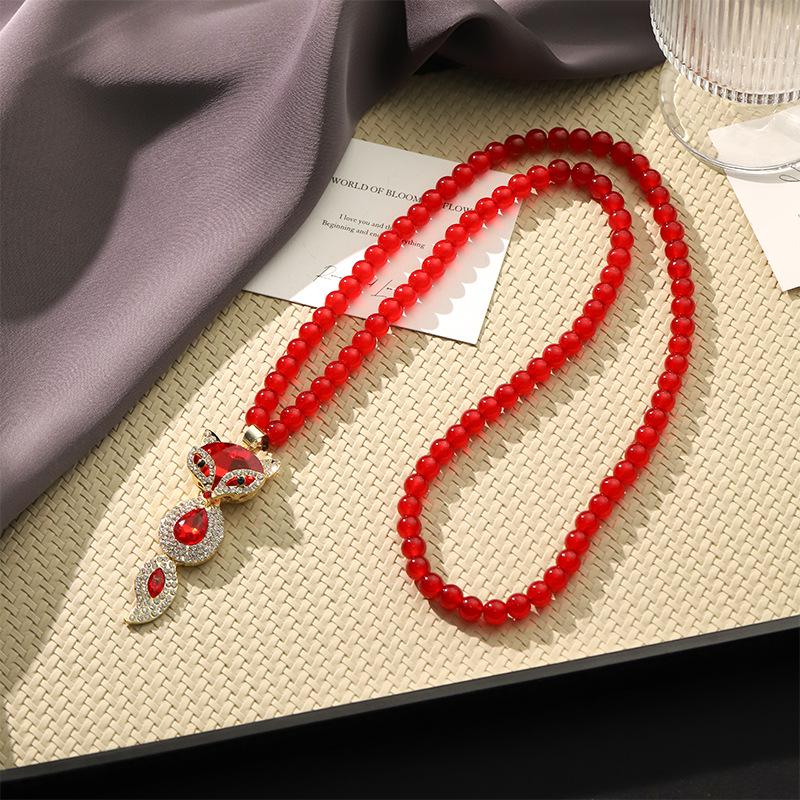Retro Red Crystal Pendant Necklace: Versatile, High-End Fashion Accessory for Women