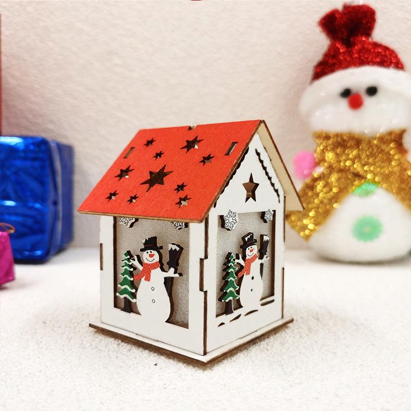 Light-Up Christmas Log Cabin Ornament: DIY Tree Decoration & Window Display