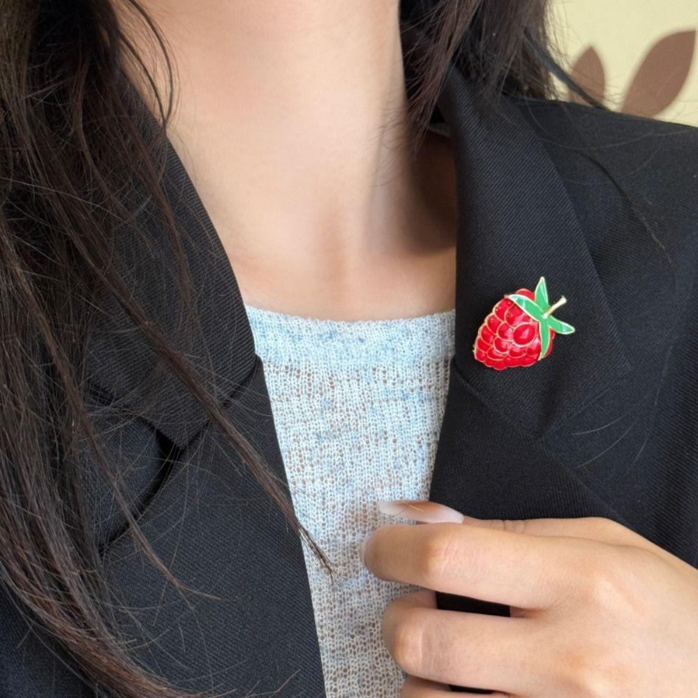 Jewelry Accessories Strawberry Enamel Brooches Minority Design Vintage Collar Pin  Gift