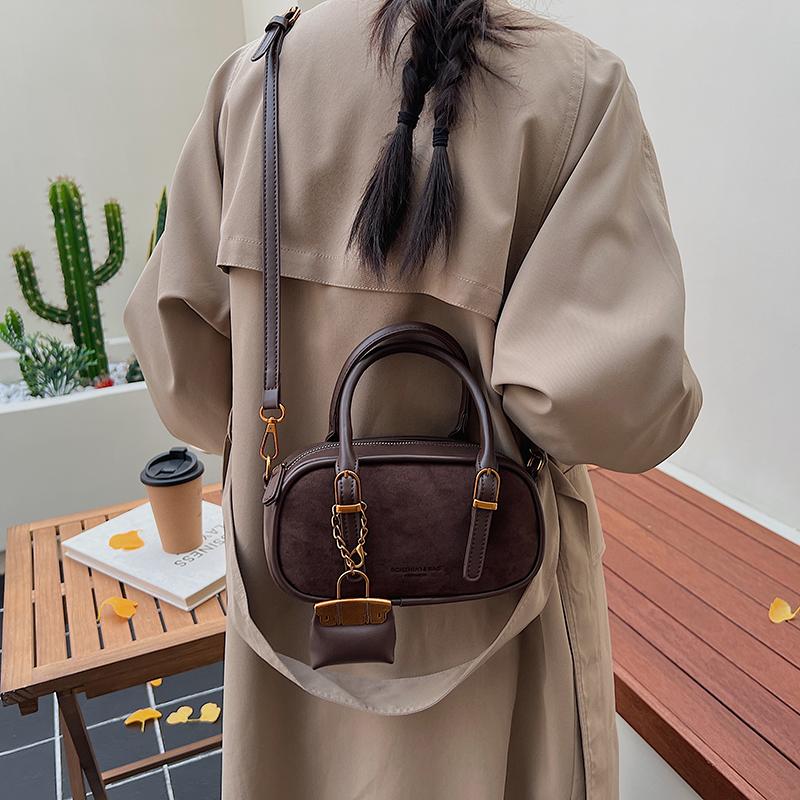 Popular Autumn and Winter Retro Underarm Bowling Bag Women's Niche Bag Black Bag