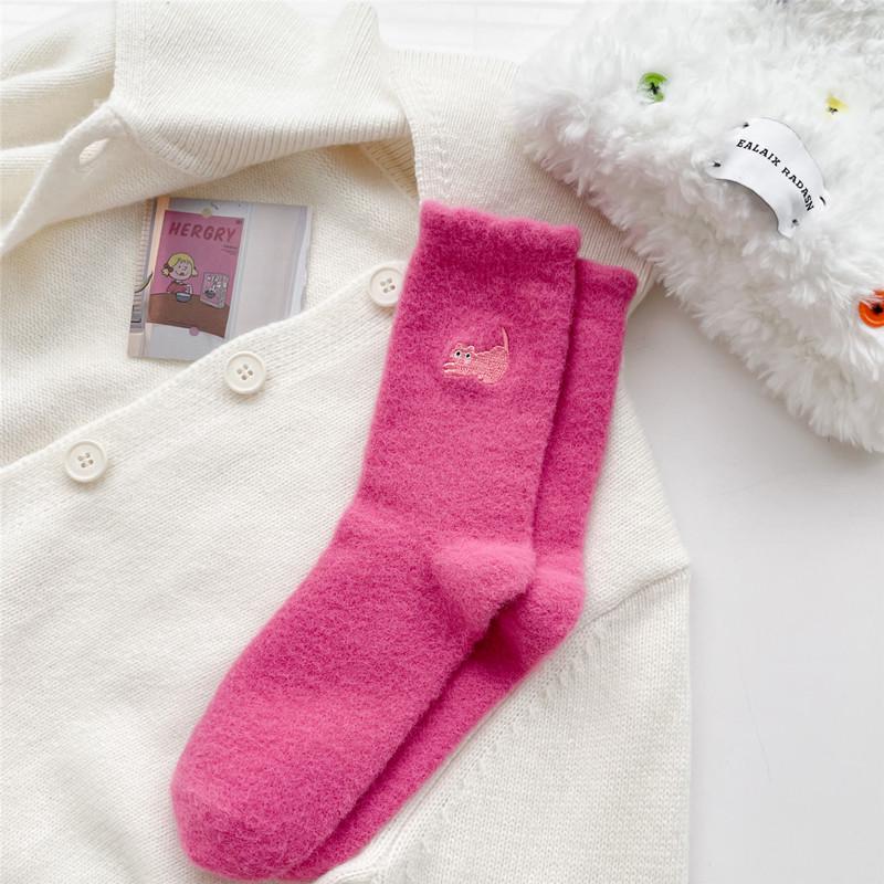 Women's Cartoon Kitten Embroidery Plus Velvet Mid-Calf Thick Socks - Cozy Autumn/Winter Footwear