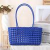 Handgefertigte Plastik-Hohlgeflecht-Tasche Landhausstil Große Kapazität Strand-Tragetasche Eimer-Tasche Damen-Handtasche Sommer-Strandtasche